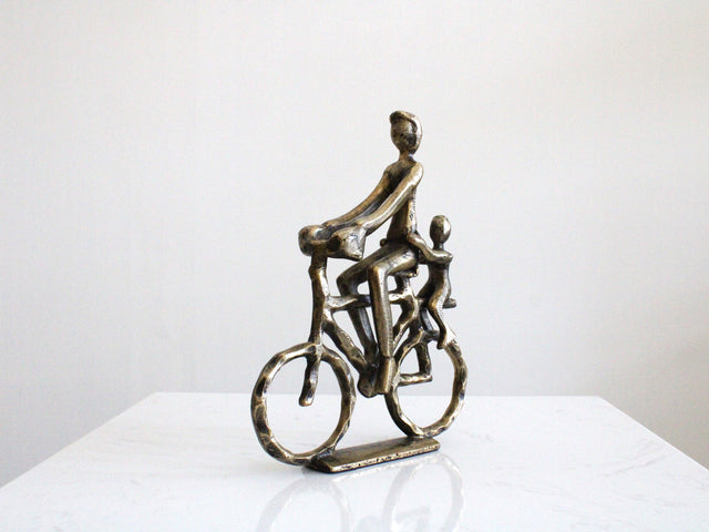 Escultura Ciclista color dorado