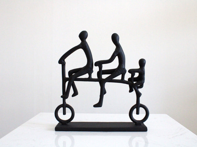 Escultura Ciclistas color negro
